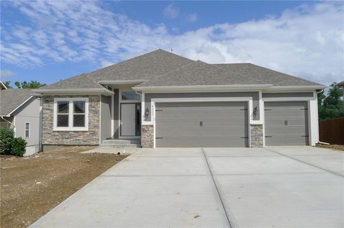 11440 N Auburndale Cir, Kansas City, MO, 64157-8736 | Card Image