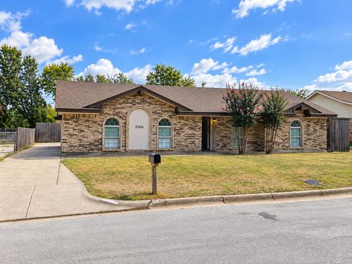 2001 San Jacinto Dr, Arlington, TX, 76012-1753 | Card Image