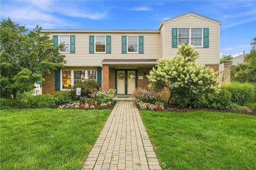 35 Weller Dr, Irwin, PA, 15642-9142 | Card Image