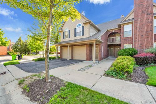 28553 Carlton Way Dr, Novi, MI, 48377-2637 | Card Image