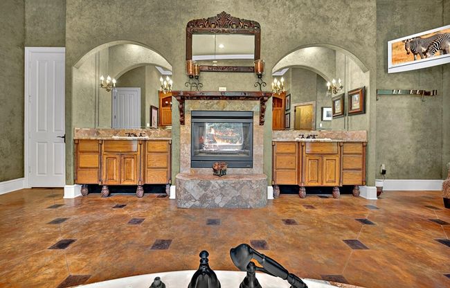 565 Lost Hunters Cyn, House other with 5 bedrooms, 5 bathrooms and 3 parking in China Spring TX | Image 29