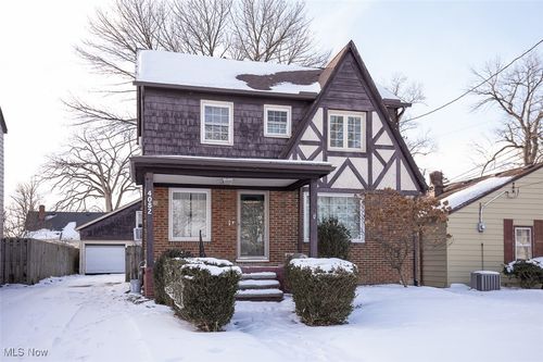 4082 W 204th St, Fairview Park, OH, 44126-1557 | Card Image