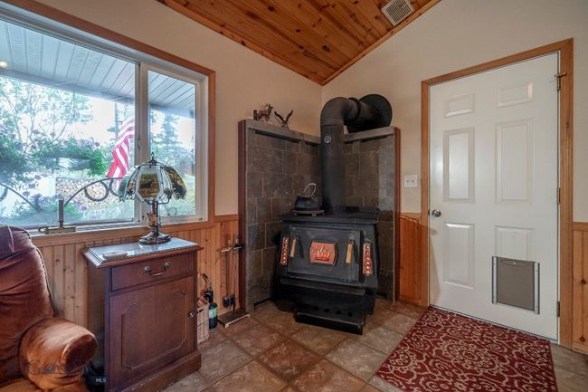 1077 Us Highway 89 S, House other with 3 bedrooms, 3 bathrooms and null parking in Gardiner MT | Image 18