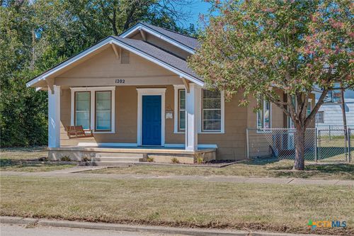 1202 S 7th St, Temple, TX, 76504-5616 | Card Image