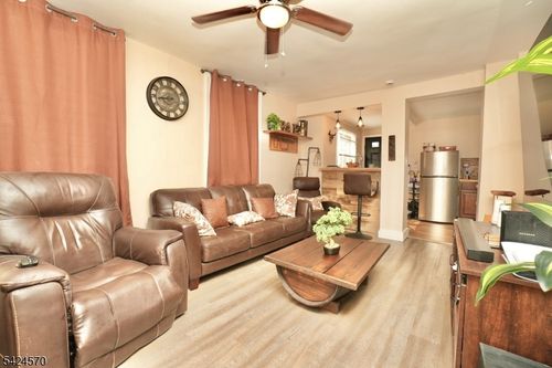 3 Laurel Ave, Maplewood, NJ, 07040-3502 | Card Image