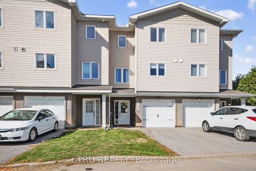 2642 Palings Pvt, Gloucester, ON, K1T4A4 | Card Image