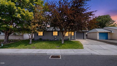 1526 Sw 33rd St, Redmond, OR, 97756-9611 | Card Image