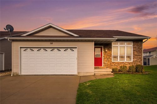 718 Dakota St, Anamosa, IA, 52205-1185 | Card Image