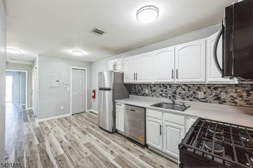 1-708 Ocean Ave, Jersey City, NJ, 07305-3704 | Card Image