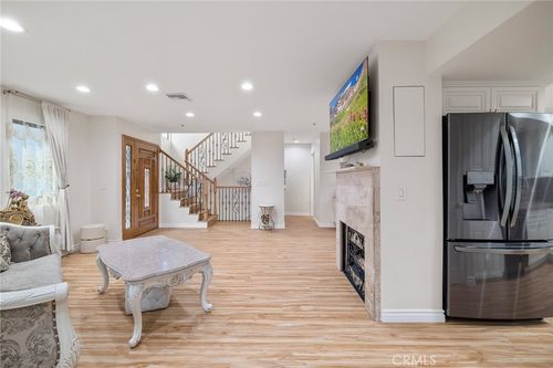 3-301 W Loraine St, Glendale, CA, 91202 | Card Image