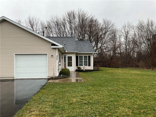 370 Walker Dr, Canandaigua, NY, 14424-2376 | Card Image