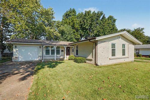 2025 Derhake Rd, Florissant, MO, 63033-6354 | Card Image
