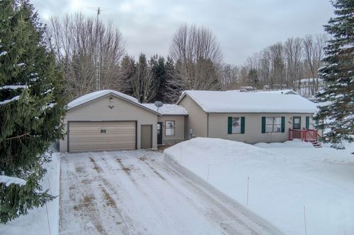 811 Huron St, East Jordan, MI, 49727-9331 | Card Image