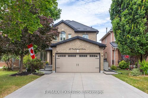 18 Castlepoint Dr, Woodbridge, ON, L4H1C1 | Card Image