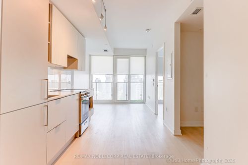 2912-3900 Confederation Pky, Mississauga, ON, L5B0M3 | Card Image