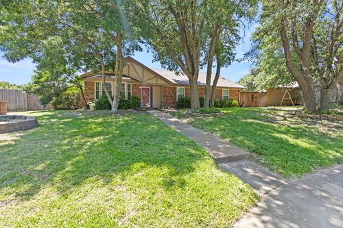 800 Kathrine Ct, Cedar Hill, TX, 75104-1706 | Card Image