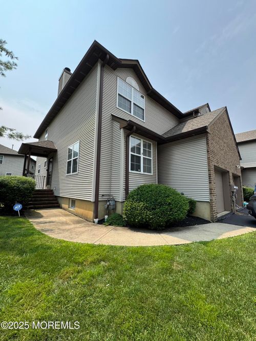 8-1-81 Atrium Way, Manalapan, NJ, 07726-5021 | Card Image