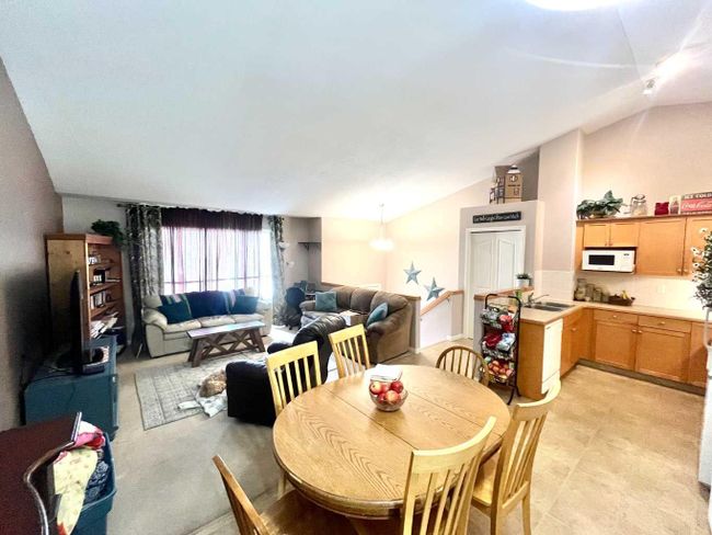 194 Blackfoot Boulevard W, Home with 4 bedrooms, 2 bathrooms and 4 parking in Lethbridge AB | Image 6