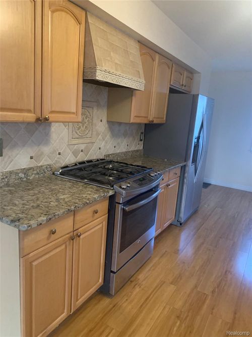 5625 Putnam Dr, West Bloomfield, MI, 48323-3723 | Card Image