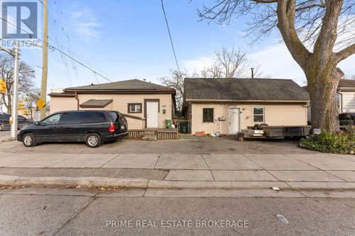 {{alt}} | Card Image