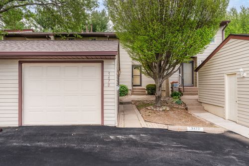 3470 Johnathan Ave, Bettendorf, IA, 52722-2825 | Card Image