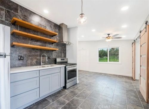 1060 W 6th, San Pedro, CA, 90731 | Card Image