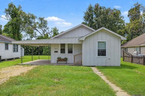 211 E Caldwell St, Gonzales, LA, 70737-3129 | Card Image