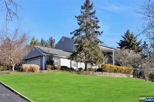 44 Blueberry Dr, Woodcliff Lake, NJ, 07677-8106 | Card Image