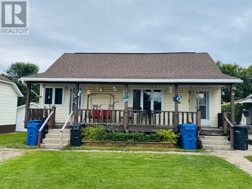 15 Dallyn Ave, Kapuskasing, ON, P5N1S4 | Card Image
