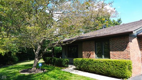 2580 N Willow Way, Indianapolis, IN, 46268-4249 | Card Image