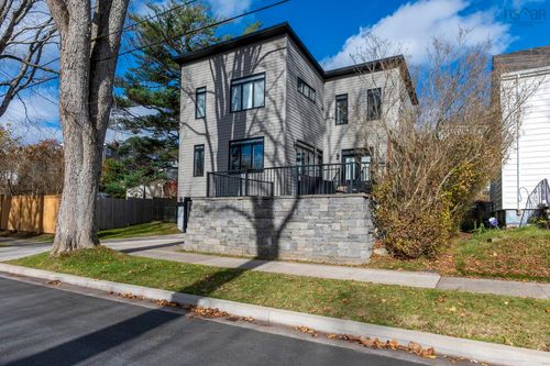 2405 Roosevelt Dr, Halifax, NS, B3L3H8 | Card Image