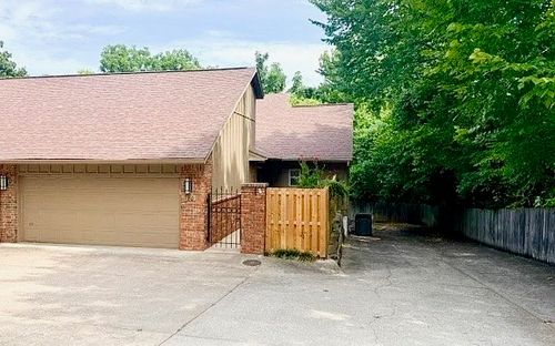 80 E Sycamore St, Fayetteville, AR, 72703-2517 | Card Image