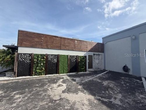 3852 L B Mcleod Rd, Orlando, FL, 32805-6621 | Card Image