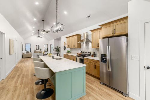 83 Seymour Ave, Buckeye Lake, OH, 43008-7746 | Card Image