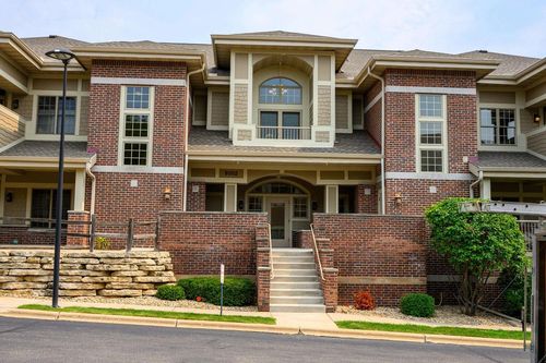 201-9002 Hawks Reserve Lane, Madison, WI, 53593 | Card Image