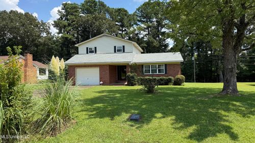 595 Swaney Rd, Holly Springs, MS, 38635-1207 | Card Image
