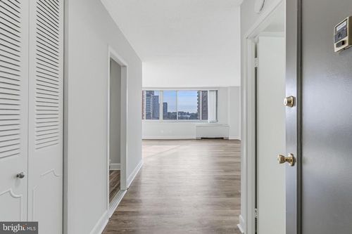 806-11801 Rockville Pik, ROCKVILLE, MD, 20852 | Card Image