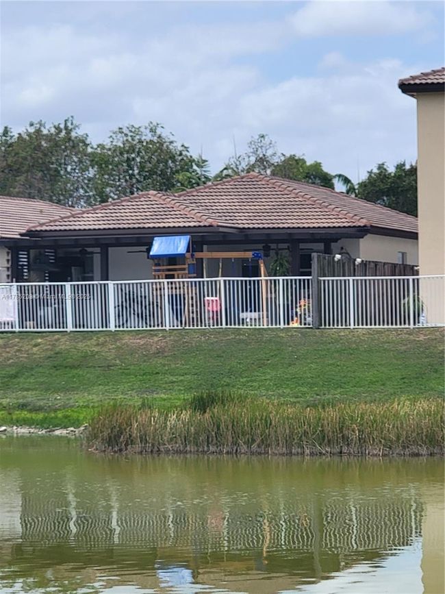 405 Ne 25 Th Ter, House other with 3 bedrooms, 2 bathrooms and null parking in Homestead FL | Image 33