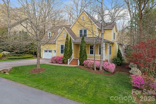 25 E Owl Creek Ln, Fairview, NC, 28730-8816 | Card Image