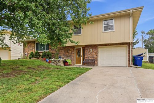 8205 Clairmont Ave, Ralston, NE, 68127-4229 | Card Image