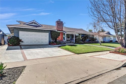350 E Hacienda Dr, Corona, CA, 92879-2713 | Card Image