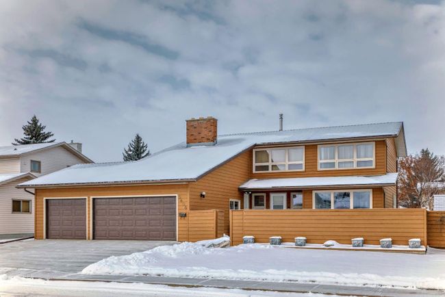 5408 60 Street, Home with 4 bedrooms, 3 bathrooms and 3 parking in Ponoka AB | Image 2
