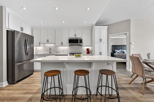 805-37 Ellen Street, Barrie, ON, L4N6G2 | Card Image