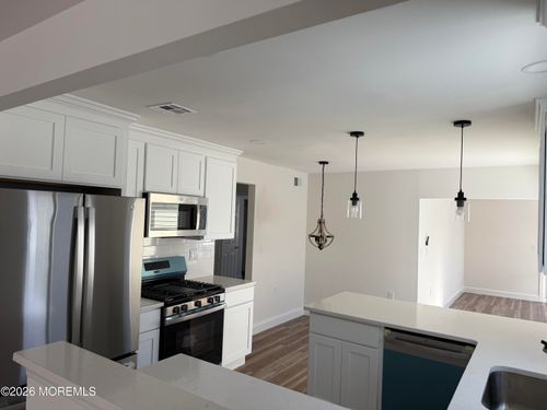 18 Mansfield Ave, Manchester, NJ, 08759-6667 | Card Image