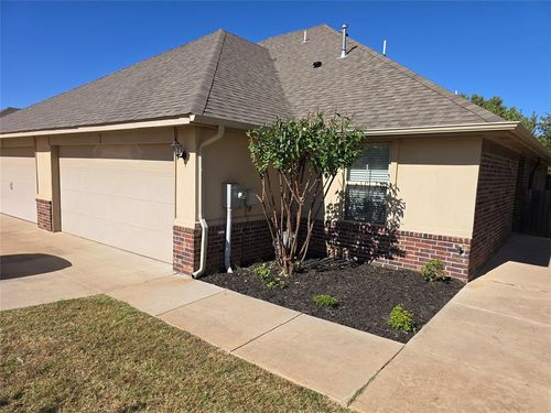 11221 Coachmans Road, Yukon, OK, 73099 | Card Image