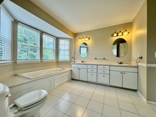 4399 Hunters Cir E, Condo with 2 bedrooms, 2 bathrooms and null parking in Canton MI | Image 13