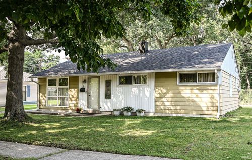 333 Manchester Dr, South Bend, IN, 46615-3223 | Card Image