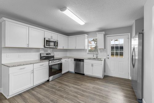 908 Landsdowne Dr, SEBASTIAN, FL, 32958-4910 | Card Image