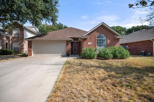 9081 Stillwater Trl, Fort Worth, TX, 76118-7392 | Card Image