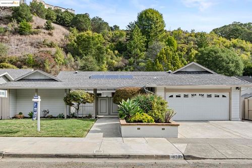 8170 Surrey Ln, Oakland, CA, 94605-4227 | Card Image